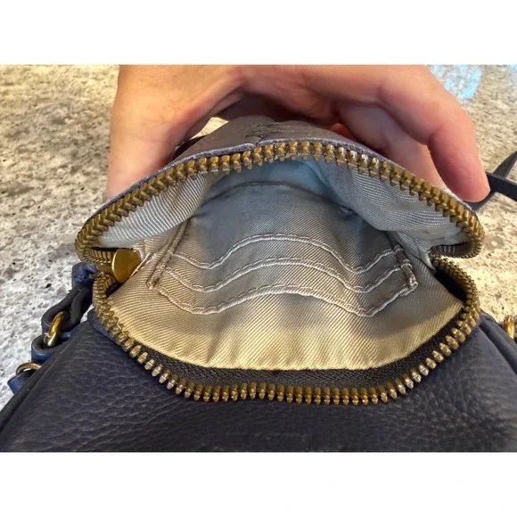 Small Classy American Leather Co. Navy Blue Crossbody Bag w/Pockets Travel - Picture 6 of 7